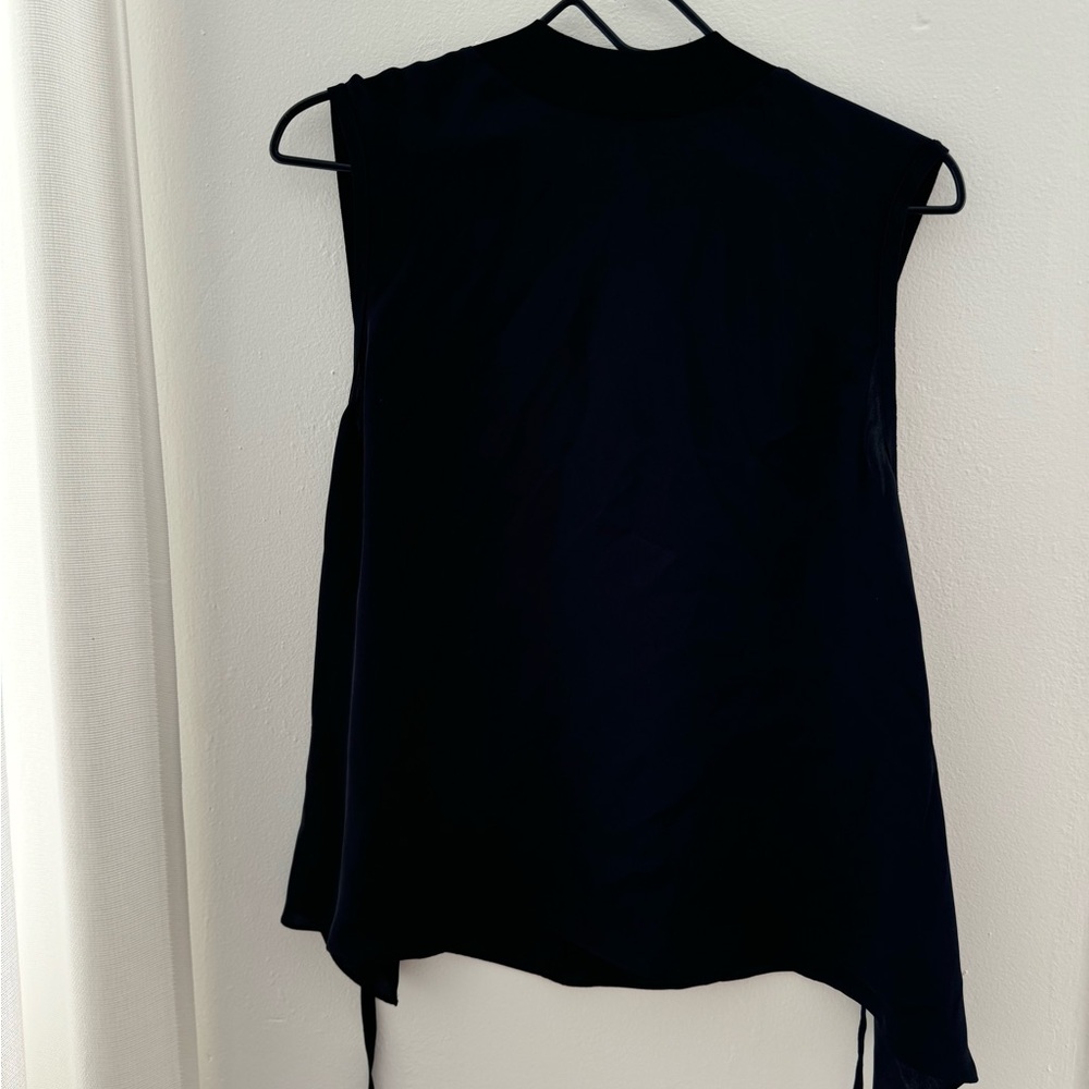Mock neck shirt. Size M.
